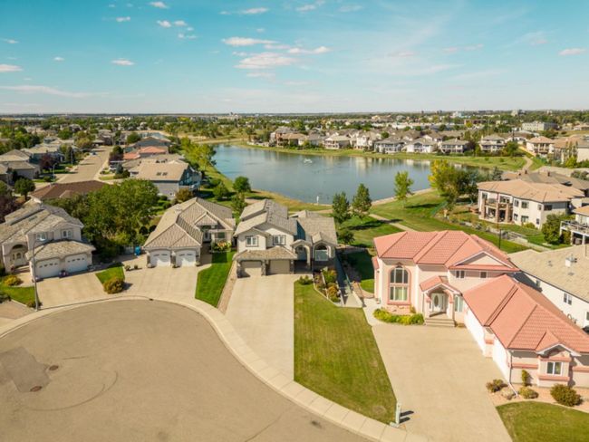 70 Fairmont Cove S, Home with 6 bedrooms, 4 bathrooms and 6 parking in Lethbridge AB | Image 2
