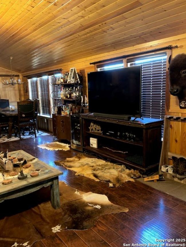 527 Sd 74100, Home with 3 bedrooms, 3 bathrooms and null parking in Rocksprings TX | Image 17