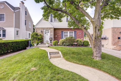 163 15th Dr, Whitestone, NY, 11357-2934 | Card Image