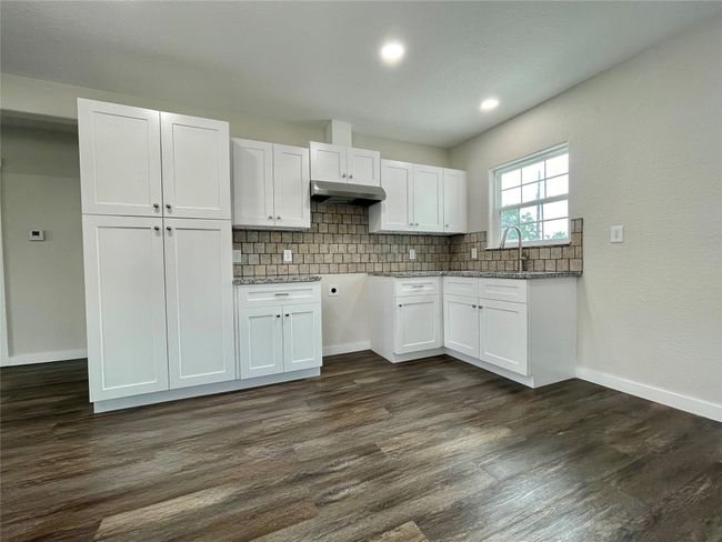 527 W 4 Th St, House other with 5 bedrooms, 3 bathrooms and null parking in Freeport TX | Image 14