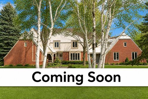9090 N Green Brook Rd, River Hills, WI, 53217-1514 | Card Image
