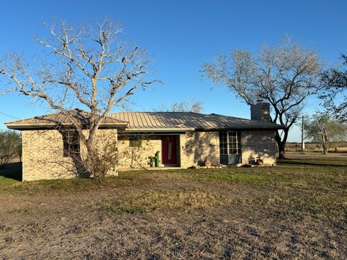 365 County Road 1341, Alice, TX, 78332-7713 | Card Image