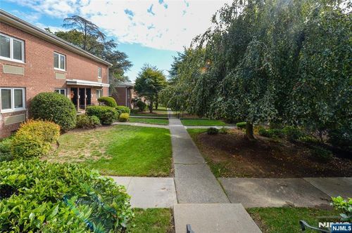 250 Oak, Ridgewood, NJ, 07450 | Card Image