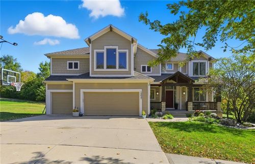 18637 W 97th Ter, Lenexa, KS, 66220-3362 | Card Image