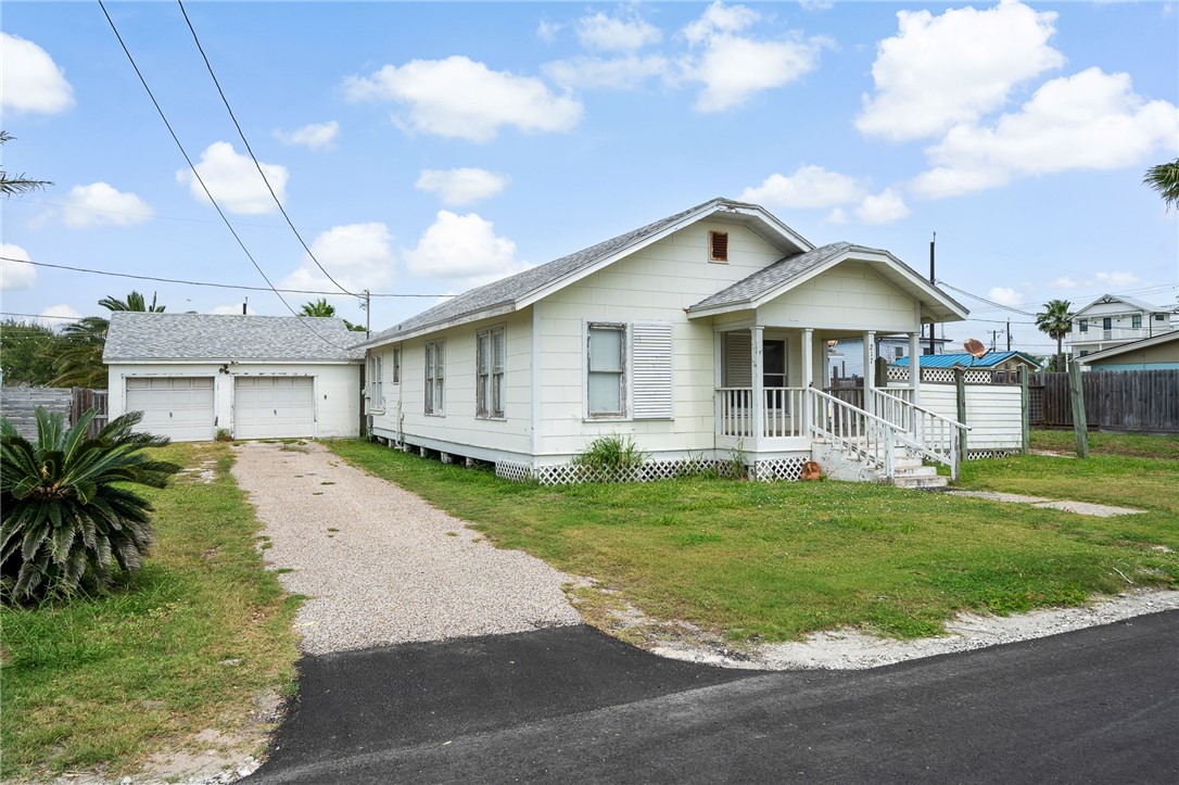 Brundrett Ave, Port Aransas, TX 78373