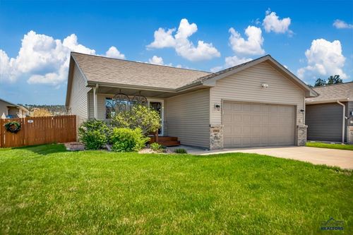 10902 Freedom Pl, Summerset, SD, 57718-8707 | Card Image