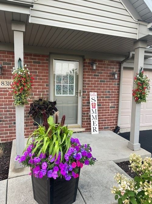 8310 Auburn Ln, Frankfort, IL, 60423-1696 | Card Image