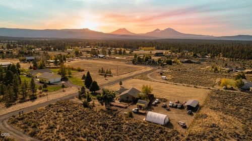 17350 Breezy Way, Bend, OR, 97703-9123 | Card Image
