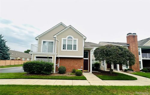 4033 Berkshire Dr, Sterling Heights, MI, 48314-1213 | Card Image