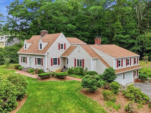 89 River Rd, Hanover, MA, 02339-2819 | Card Image