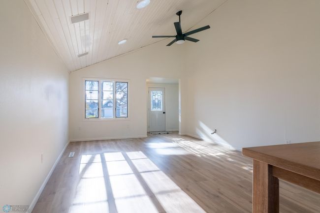 626 interior-26.jpg | Image 7
