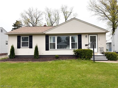15305 Steinway Blvd, Maple Heights, OH, 44137-4622 | Card Image