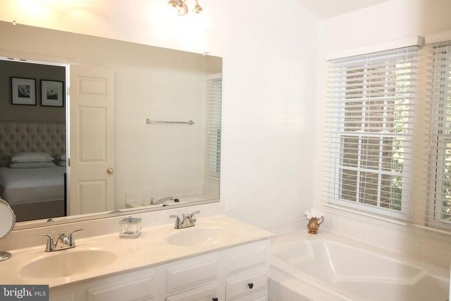1392 Park Garden Ln, Townhouse with 3 bedrooms, 4 bathrooms and null parking in RESTON VA | Image 26