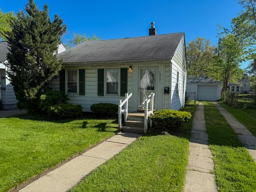18761 Kingsville St, Harper Woods, MI, 48225-2137 | Card Image