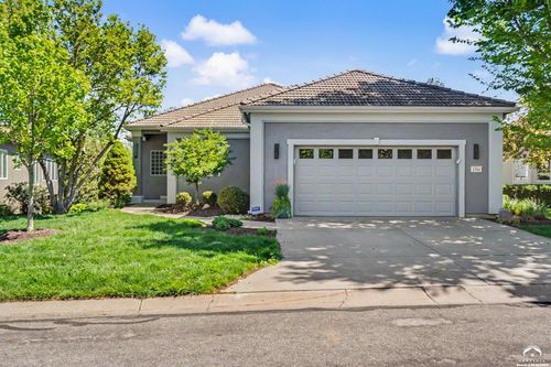 1560 Fountain Dr, Lawrence, KS, 66047-9306 | Card Image