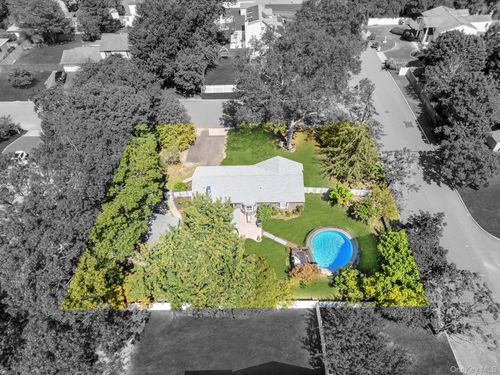 1 Chuck Ln, Selden, NY, 11784-1409 | Card Image