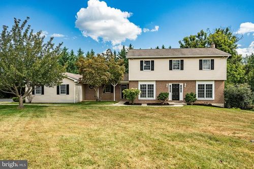 16 Long Dr, Downingtown, PA, 19335-3372 | Card Image