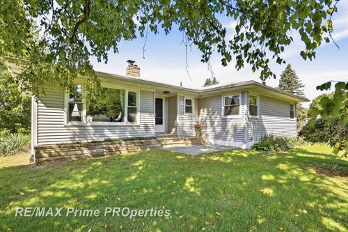 4878 Cottrell Rd, Vassar, MI, 48768-9258 | Card Image