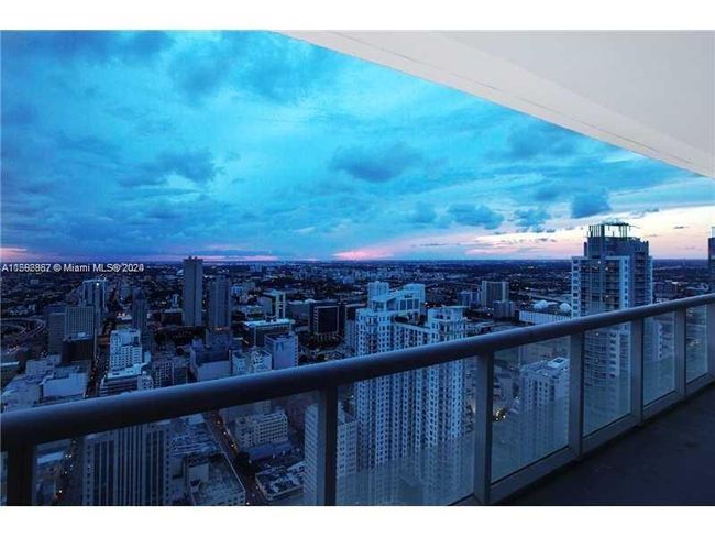3011 - 50 Biscayne Blvd, Condo with 2 bedrooms, 2 bathrooms and null parking in Miami FL | Image 3