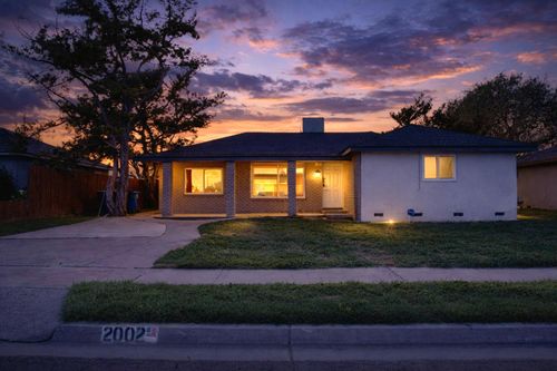 2002 N Woodridge Way, Hanford, CA, 93230-2142 | Card Image