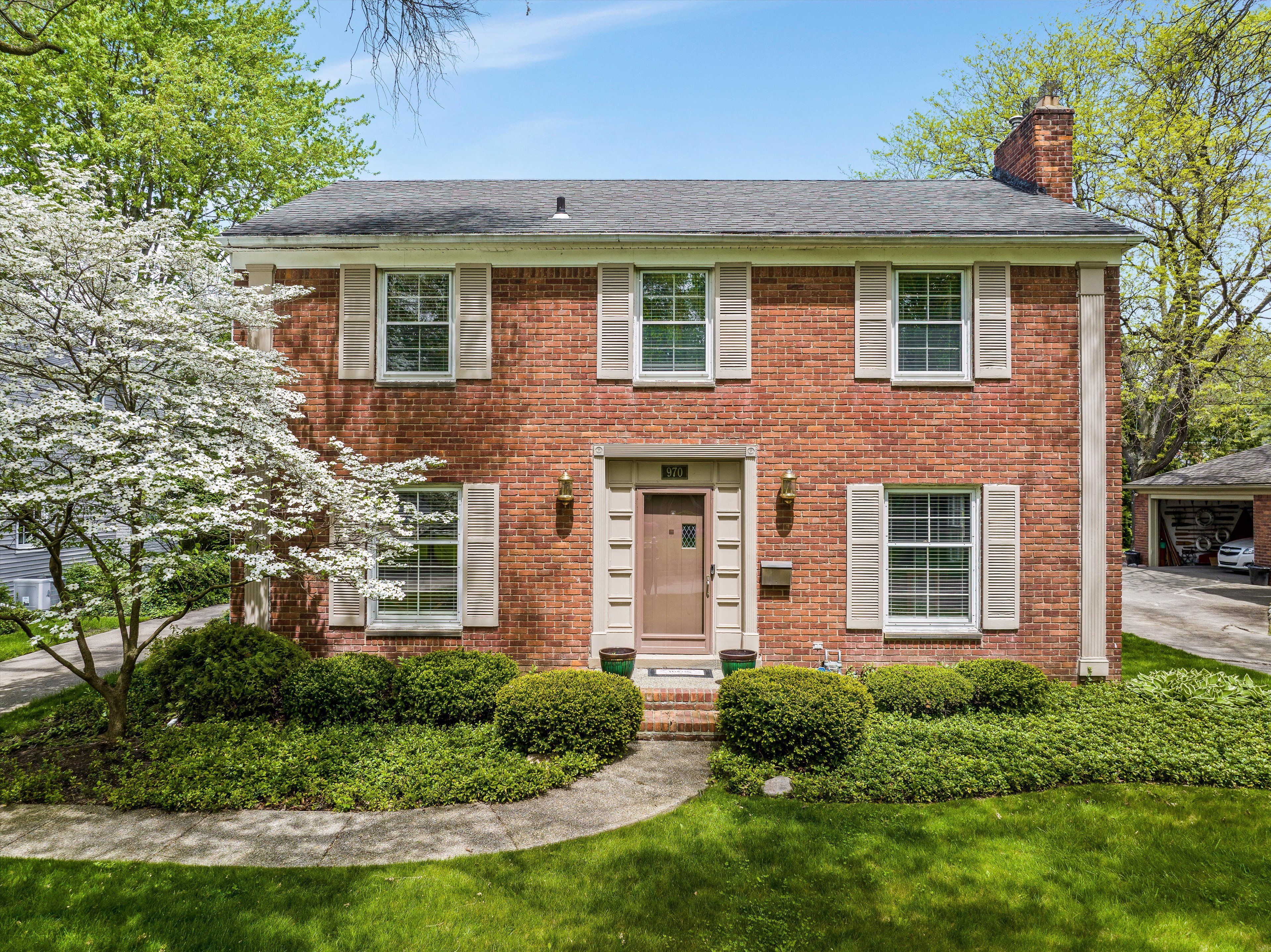 Oxford Rd, Grosse Pointe Woods, MI 48236