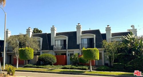 7862 W Manchester Ave, Playa del Rey, CA, 90293-8410 | Card Image