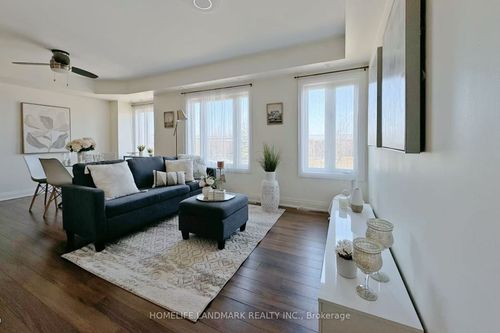 215-320 John St, Thornhill, ON, L3T0B1 | Card Image