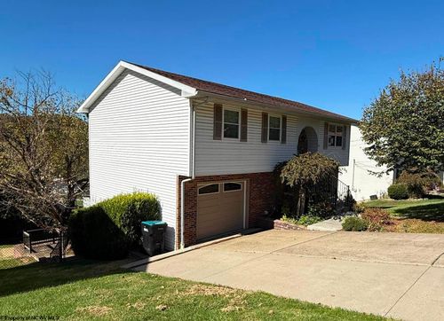 9 Arrowood Dr, Bridgeport, WV, 26330-1058 | Card Image