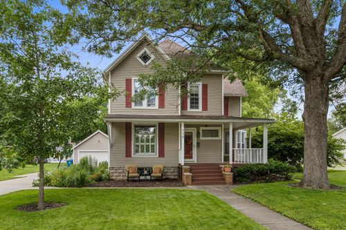 516 E Locust St, Watseka, IL, 60970-1758 | Card Image