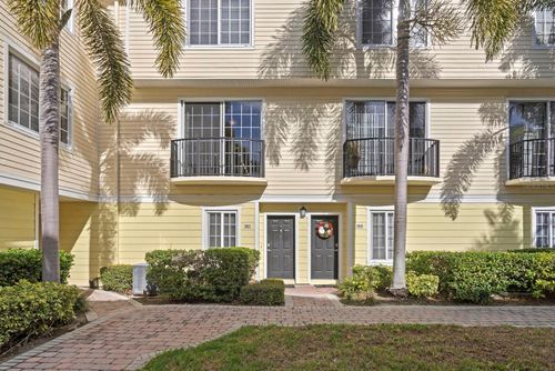 9817-9817 Meadow Field Cir, Tampa, FL, 33626-5104 | Card Image