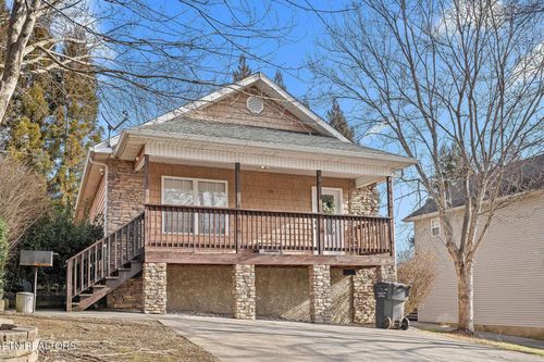 644 Lloyd Huskey Rd, Pigeon Forge, TN, 37863-4257 | Card Image