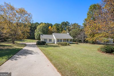 205 Old Mill Drive, House other with 3 bedrooms, 2 bathrooms and 2 parking in Locust Grove GA | Image 2