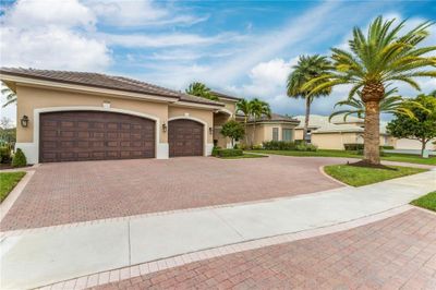 15341 Sw 33rd St, House other with 6 bedrooms, 4 bathrooms and null parking in Davie FL | Image 3