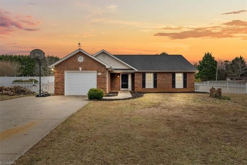 5190 Robin Ln, Randleman, NC, 27317-7934 | Card Image