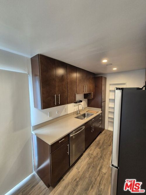 apt-228-3734 S Canfield Ave, Los Angeles, CA, 90034-4154 | Card Image