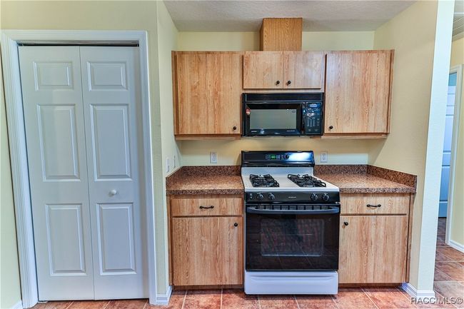8087 E Decatur Ct, House other with 3 bedrooms, 2 bathrooms and 3 parking in Floral City FL | Image 16
