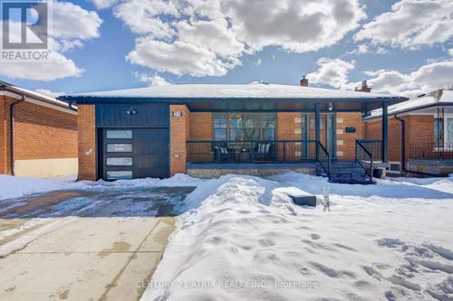 23 Ladbrooke Road, Toronto (Willowridge-Martingrove-Richview), ON, M3R2A7 | Card Image