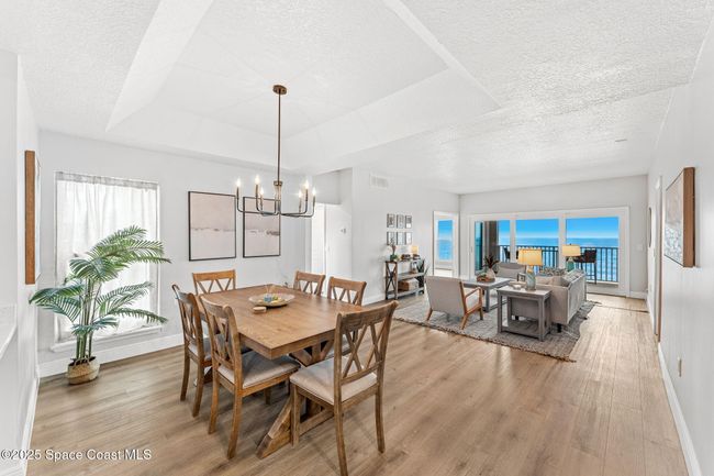 Open living space | Image 12