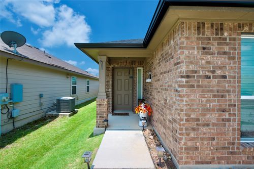 1041 Dumfries Dr, Seguin, TX, 78155-2931 | Card Image
