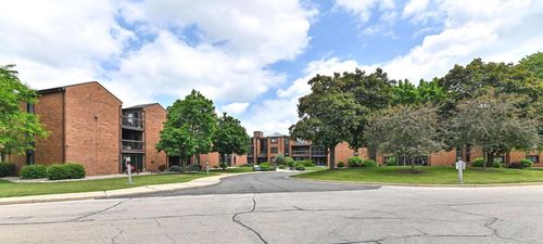 167-6100 W Stonehedge Drive, Greenfield, WI, 53220 | Card Image