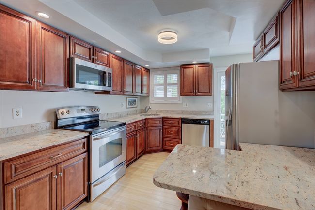 APT-4 - 3399 Post Rd, Condo with 2 bedrooms, 3 bathrooms and 4 parking in Warwick RI | Image 4