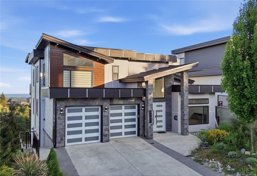2197 Navigators Rise, Victoria, BC, V9B0P4 | Card Image