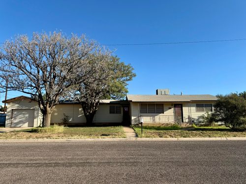 202 W 9th St, Denver City, TX, 79323-2616 | Card Image