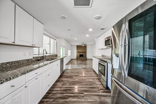 5761 W Cholla St, Glendale, AZ, 85304-3337 | Card Image