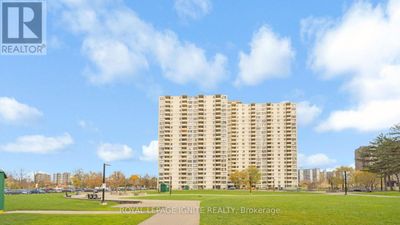 810 - 320 Dixon Rd, Condo with 3 bedrooms, 2 bathrooms and 1 parking in Etobicoke ON | Image 1