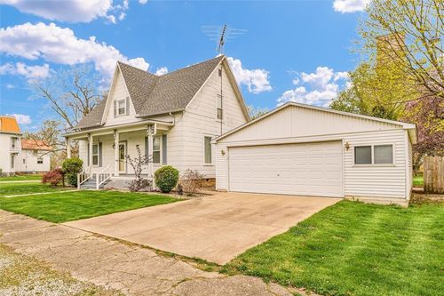 307 W Yates St, Newman, IL, 61942-9446 | Card Image