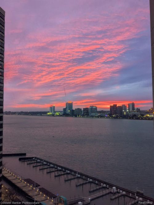 14-g-300 Riverfront Drive, Detroit, MI, 48226 | Card Image