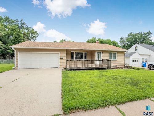 2309 S Phillips Ave, Sioux Falls, SD, 57105-3839 | Card Image