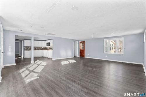 61 Flyers Dr, Norwich, CT, 06360-1728 | Card Image