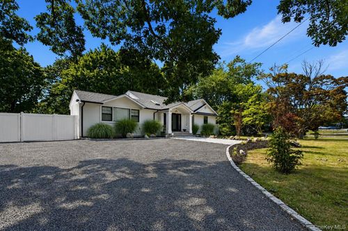 566 Locust Ave, Oakdale, NY, 11769-1612 | Card Image
